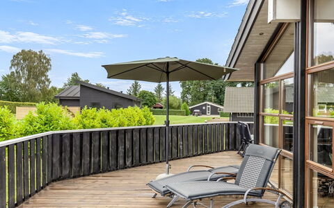 Thrine - 150M from the Sea: Möbel, Interior Design, Flooring, Fussboden, Holz, Bett, Zimmer, Decke, Schlafzimmer, Textil