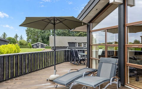 Thrine - 150M from the Sea: Möbel, Interior Design, Flooring, Fussboden, Holz, Bett, Zimmer, Decke, Schlafzimmer, Textil