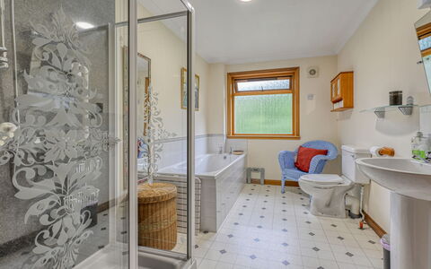 Iola Annex: Interior Design, Flooring, Armatur, Fussboden, Decke, Badezimmer, Installation, Beleuchtung, Zimmer, Zuhause