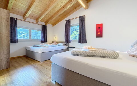 Alpenblick: Zuhause, Decke, Bett, Schlafzimmer, Holzbeize, Hartholz, Bettrahmen, Bedding, Hotel, Bettdecke