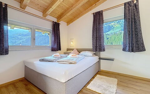 Alpenblick: Interior Design, Decke, Zuhause, Zimmer, Holzbeize, Hartholz, Schlafzimmer, Hotel, Bett, Holzboden