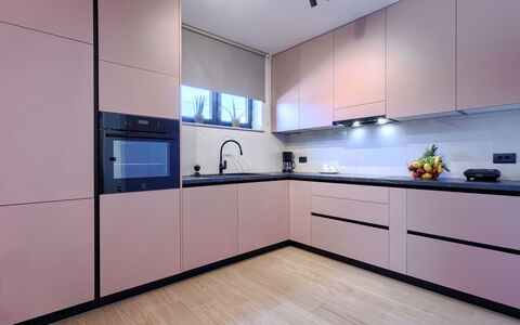 Eroa: Holz, Küche, Interior Design, Cabinetry, Major Appliance, Countertop, Küchengerät, Herd, Holzbeize, Design
