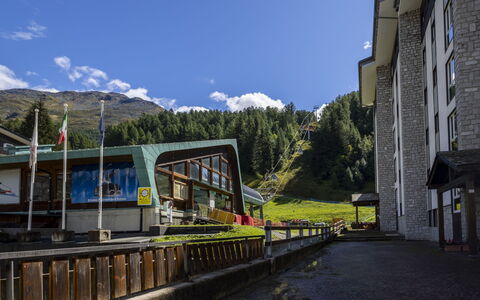 La Fiorera: Möbel, Holz, Flooring, Interior Design, Fussboden, Stuhl, Tabelle, Zuhause, Gartenmöbel, Decke