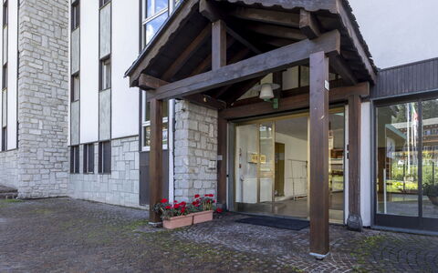 La Fiorera: Möbel, Holz, Flooring, Interior Design, Fussboden, Stuhl, Tabelle, Zuhause, Gartenmöbel, Decke
