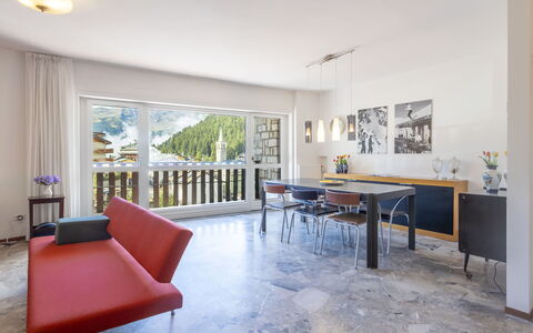 La Fiorera: Möbel, Holz, Flooring, Interior Design, Fussboden, Stuhl, Tabelle, Zuhause, Gartenmöbel, Decke