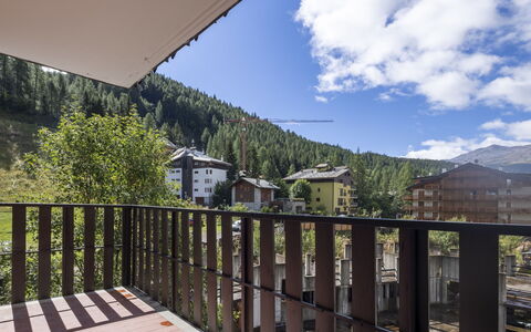 La Fiorera: Balkon, Wohnung, Eigentumswohnung, Alpen, Zaun, Bergdorf, Veranda, Lärche