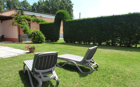 Ca' Rustica: Gras, Strauch, Garten, Gartenmöbel, Rasen, Möbel, Ground, Schatten