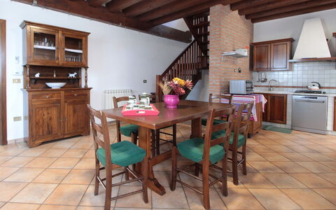 Ca' Rustica: Möbel, Flooring, Interior Design, Holz, Tabelle, Fussboden, Küche & Esszimmer Tisch, Stuhl, Küche, Zimmer