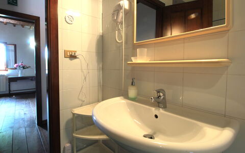 Ca' Rustica: Bad Sink, Holz, Flooring, Armatur, Fussboden, Interior Design, Sinken, Badezimmer, Spiegel, Zimmer