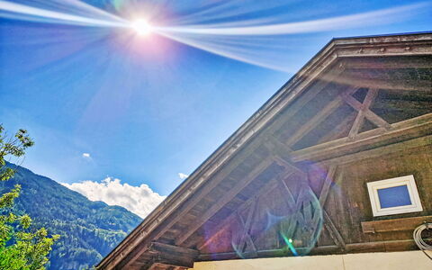 Alpenchalet Gundolf: Möbel, Interior Design, Stuhl, Flooring, Tabelle, Resort, Fussboden, Decke, Zimmer, Eco Hotel