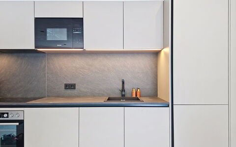Alpenchalet Gundolf: Küchengerät, Küche, Countertop, Holz, Cabinetry, Major Appliance, Interior Design, Haushaltsgerät, Flooring, Möbel