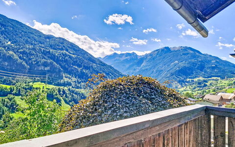 Alpenchalet Gundolf: Möbel, Interior Design, Stuhl, Flooring, Tabelle, Resort, Fussboden, Decke, Zimmer, Eco Hotel