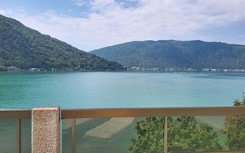 Apt.fortune 3: Möbel, Interior Design, Stuhl, Flooring, Tabelle, Resort, Fussboden, Decke, Zimmer, Eco Hotel