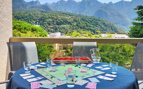 Apt.fortune 3: Möbel, Interior Design, Stuhl, Flooring, Tabelle, Resort, Fussboden, Decke, Zimmer, Eco Hotel