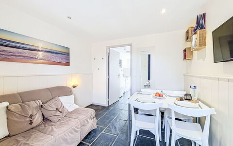 Sud Océan: Möbel, Interior Design, Stuhl, Flooring, Tabelle, Resort, Fussboden, Decke, Zimmer, Eco Hotel