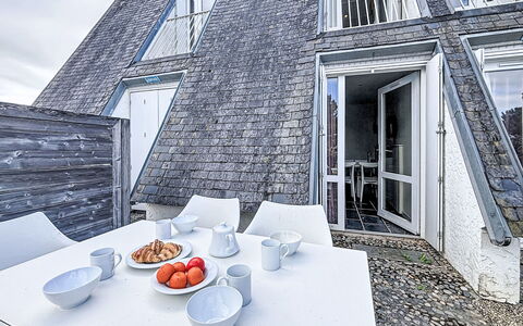 Sud Océan: Möbel, Interior Design, Stuhl, Flooring, Tabelle, Resort, Fussboden, Decke, Zimmer, Eco Hotel