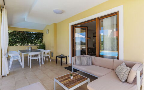 Matis: Möbel, Interior Design, Stuhl, Flooring, Tabelle, Resort, Fussboden, Decke, Zimmer, Eco Hotel