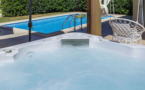 Matis: Möbel, Interior Design, Stuhl, Flooring, Tabelle, Resort, Fussboden, Decke, Zimmer, Eco Hotel