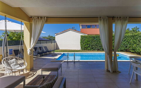 Matis: Möbel, Interior Design, Stuhl, Flooring, Tabelle, Resort, Fussboden, Decke, Zimmer, Eco Hotel