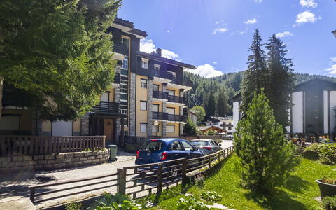 Le Betulle: Möbel, Interior Design, Stuhl, Flooring, Tabelle, Resort, Fussboden, Decke, Zimmer, Eco Hotel