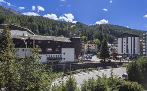Le Betulle: Möbel, Interior Design, Stuhl, Flooring, Tabelle, Resort, Fussboden, Decke, Zimmer, Eco Hotel