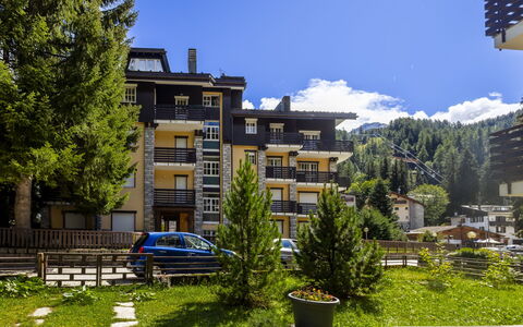 Le Betulle: Möbel, Interior Design, Stuhl, Flooring, Tabelle, Resort, Fussboden, Decke, Zimmer, Eco Hotel