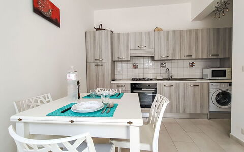 Dina Home: Möbel, Interior Design, Stuhl, Flooring, Tabelle, Resort, Fussboden, Decke, Zimmer, Eco Hotel