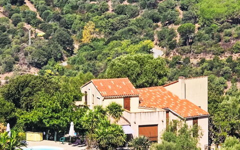 Villa Salario: Wohngebiet, Berg, Hügel, Haus, Zuhause, Menschliche Siedlung, Schwimmbad, Estate, Bergstation, Gebirge