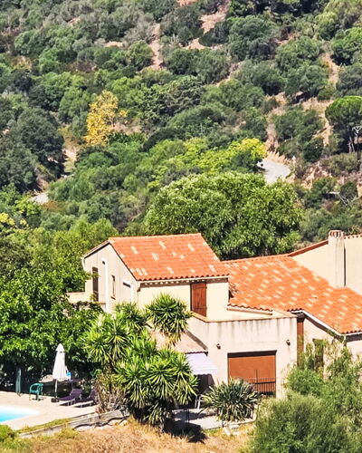 Villa Salario: Wohngebiet, Berg, Hügel, Haus, Zuhause, Menschliche Siedlung, Schwimmbad, Estate, Bergstation, Gebirge