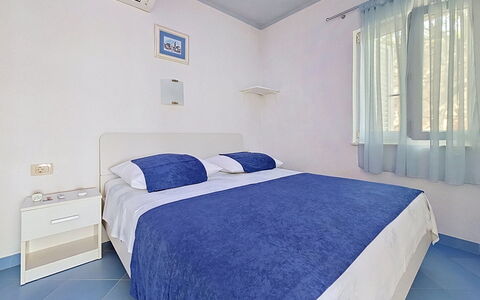 Marina Sevid 106: Fussboden, Flooring, Interior Design, Schlafzimmer, Bett, Möbel, Wohnung, Decke, Zimmer, Bedding