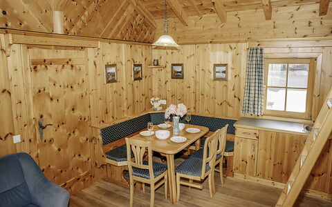 Zirbenhütte: Schwimmbad, Bauernhaus, Estate, Villa, Resort, Hazienda, Eco Hotel, Hinterhof