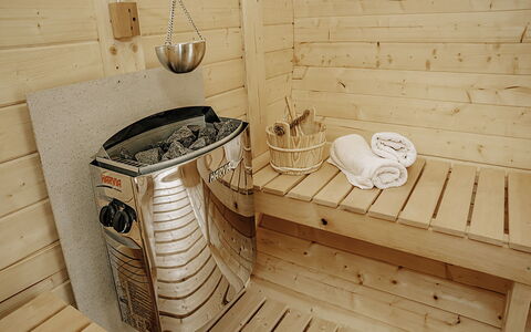Zirbenhütte: Schwimmbad, Bauernhaus, Estate, Villa, Resort, Hazienda, Eco Hotel, Hinterhof