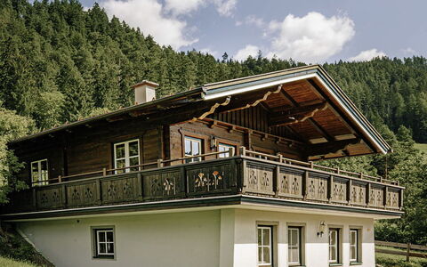 Chalet Amadé: Schwimmbad, Bauernhaus, Estate, Villa, Resort, Hazienda, Eco Hotel, Hinterhof