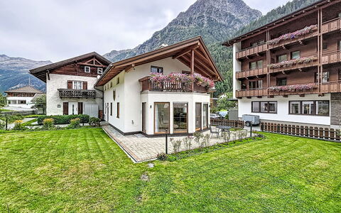 Jana: Schwimmbad, Bauernhaus, Estate, Villa, Resort, Hazienda, Eco Hotel, Hinterhof