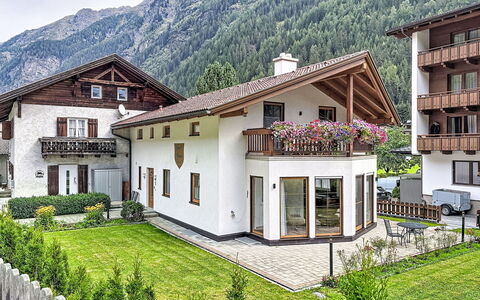 Chalet Jana: Schwimmbad, Bauernhaus, Estate, Villa, Resort, Hazienda, Eco Hotel, Hinterhof