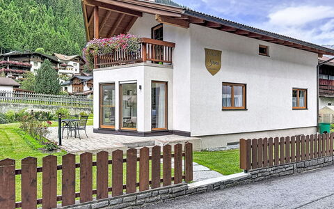 Chalet Jana: Schwimmbad, Bauernhaus, Estate, Villa, Resort, Hazienda, Eco Hotel, Hinterhof