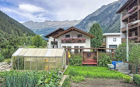 Chalet Jana: Schwimmbad, Bauernhaus, Estate, Villa, Resort, Hazienda, Eco Hotel, Hinterhof