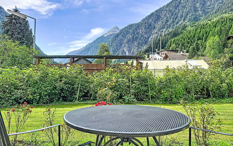 Jana: Schwimmbad, Bauernhaus, Estate, Villa, Resort, Hazienda, Eco Hotel, Hinterhof