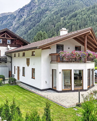 Chalet Jana: Schwimmbad, Bauernhaus, Estate, Villa, Resort, Hazienda, Eco Hotel, Hinterhof