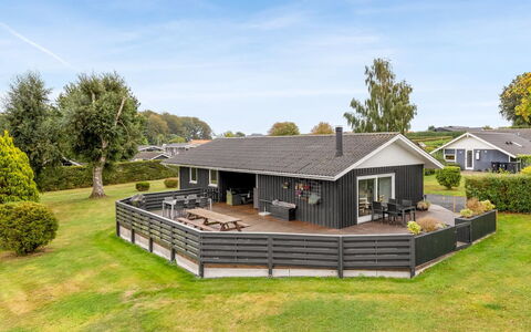 Efrosina - 600M from the Sea: Schwimmbad, Bauernhaus, Estate, Villa, Resort, Hazienda, Eco Hotel, Hinterhof