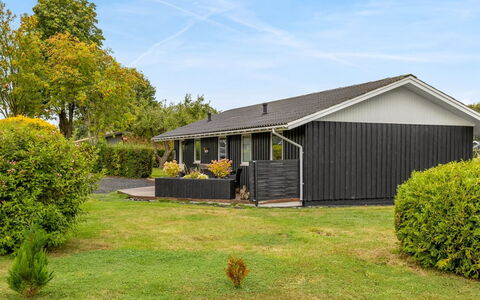 Efrosina - 600M from the Sea: Schwimmbad, Bauernhaus, Estate, Villa, Resort, Hazienda, Eco Hotel, Hinterhof