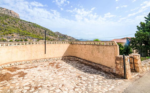 Dencis Villa: Schwimmbad, Bauernhaus, Estate, Villa, Resort, Hazienda, Eco Hotel, Hinterhof