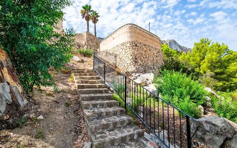 Dencis Villa: Schwimmbad, Bauernhaus, Estate, Villa, Resort, Hazienda, Eco Hotel, Hinterhof
