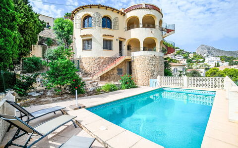 Dencis Villa: Schwimmbad, Bauernhaus, Estate, Villa, Resort, Hazienda, Eco Hotel, Hinterhof