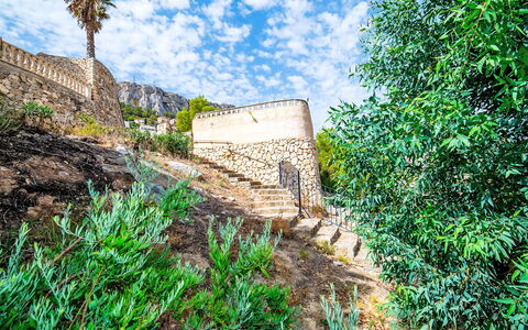 Dencis Villa: Schwimmbad, Bauernhaus, Estate, Villa, Resort, Hazienda, Eco Hotel, Hinterhof