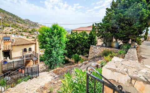 Dencis Villa: Schwimmbad, Bauernhaus, Estate, Villa, Resort, Hazienda, Eco Hotel, Hinterhof