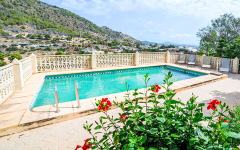 Dencis Villa: Schwimmbad, Bauernhaus, Estate, Villa, Resort, Hazienda, Eco Hotel, Hinterhof