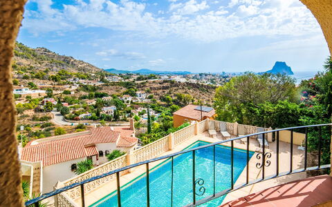 Dencis Villa: Schwimmbad, Bauernhaus, Estate, Villa, Resort, Hazienda, Eco Hotel, Hinterhof