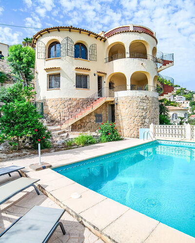 Dencis Villa: Schwimmbad, Bauernhaus, Estate, Villa, Resort, Hazienda, Eco Hotel, Hinterhof