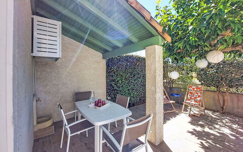 Plein Soleil: Schwimmbad, Bauernhaus, Estate, Villa, Resort, Hazienda, Eco Hotel, Hinterhof